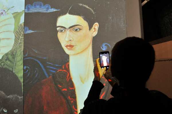 Apre il 10 ottobre alla Fabbrica del Vapore la mostra “Frida Kahlo - Il caos dentro“