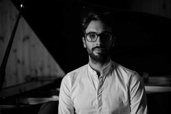 BACH E CHOPIN: domenica in Sala Casella il pianista Andrea Napoleoni per l'ultimo appuntamento di "Chopin e...". Nella mattinata i laboratori di Allegro Capriccioso