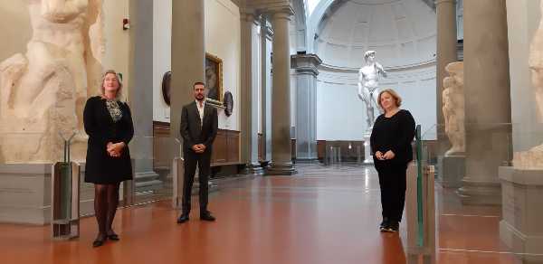 LUCA BIZZARRI ospite alla GALLERIA DELL'ACCADEMIA di Firenze legge Michelangelo