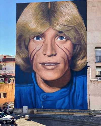 Completato il murale di Nino D'Angelo realizzato da Jorit a San Pietro a Patierno