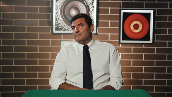 Max Giusti complottista, negazionista e terrapiattista. #LaRagionPura sui canali social di Max Giusti diventa terreno di scontro fra coloro che credono di sapere tutto