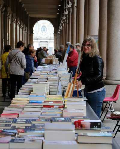 Annunciato il programma di Portici di Carta, la libreria en plein air più lunga del mondo