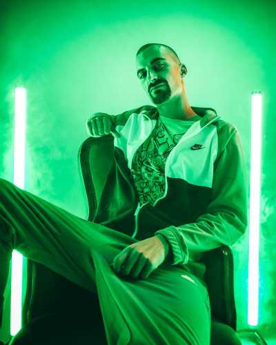 Ecco il video di "MODEM", il nuovo singolo del "rapper senza la r" SENZ'R