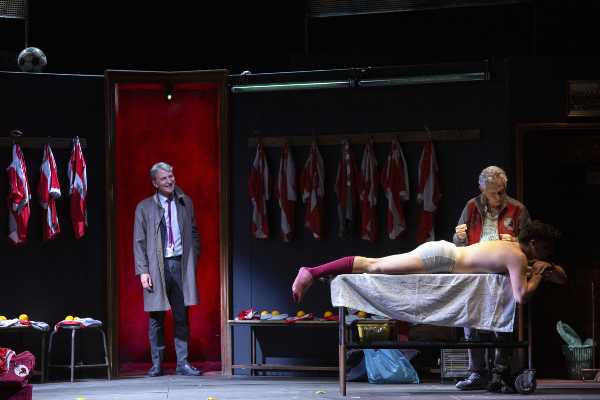 Al Piccolo Teatro "The Red Lion" di Patrick Marber, regia di Marcello Cotugno