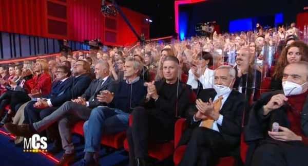 Dopo l'ondata di insulti il Teatro Parioli chiarisce: "Costanzo non registra da noi" e lancia un appello Dopo l'ondata di insulti il Teatro Parioli chiarisce: "Costanzo non registra da noi" e lancia un appello
