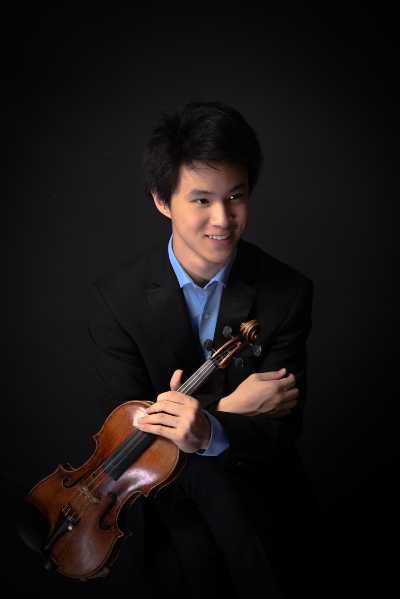 Il direttore Andrea Battistoni e il violinista Kevin Zhu: due giovani musicisti interpretano capolavori di Elgar e Schumann