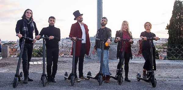 LOST IN SHAKESPEARE, lo spettacolo itinerante in monopattino in scena a Villa Borghese