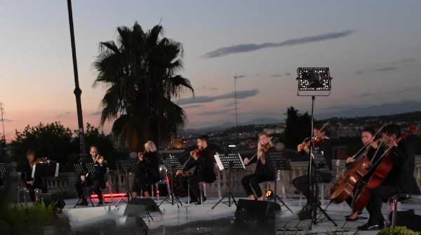 Orchestra Italiana del Cinema: omaggio musicale in piazza del Campidoglio per "Lockdown Italia vista dalla Stampa estera"