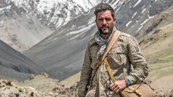 L’esploratore Levison Wood riprende il cammino a piedi verso il Nepal in “Sentieri himalayani”, in onda sabato 7 novembre alle 13.50 su Rai5. Prima di partire Levison incontra l’amico Binod, che anni prima lo ha accolto in un momento di grande difficoltà e che adesso sarà la sua guida e il suo interprete. Insieme attraverseranno le città sacre alle sorgenti del Gange, dove si mescoleranno ai pellegrini indù, cercando di rimanere lontani dagli elefanti selvatici, che in certe regioni indiane costituiscono un pericolo da non sottovalutare.