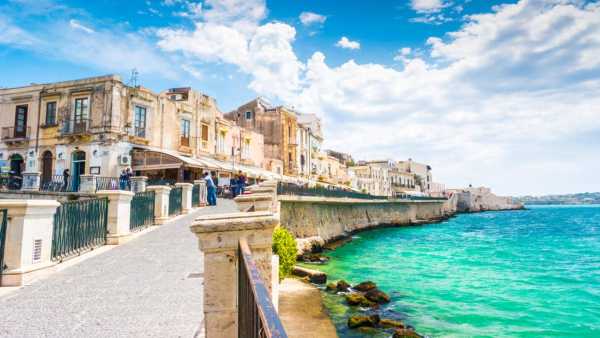Oggi in TV: "Linea Verde" a Siracusa, la terra dove tutto è possibile - Su Rai1 con Ingrid Muccitelli e Beppe Convertini in una delle città più belle del mondo