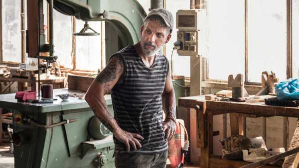 Stasera in TV: "Gli orologi del diavolo" su Rai1 con Giuseppe Fiorello e Claudia Pandolfi - Una serie tv ispirata alla vera storia di un "eroe per caso" contro il narcotraffico