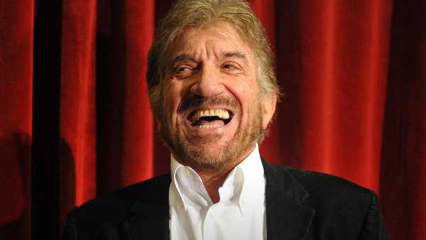 Oggi in TV: Rai Cultura rende l'ultimo saluto a Gigi Proietti - Su Rai5 (canale 23) lo show "A me gli occhi, please"