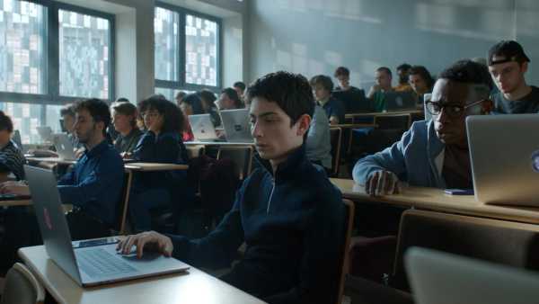 Oggi in TV: Su RaiPlay in esclusiva per l'Italia tre nuovi episodi del" teen drama" Stalk - Una storia sull'universo dello stalking e del cyberbullismo