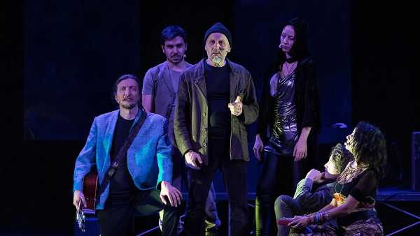 Stasera in TV: "Nel tempo degli dei. Il calzolaio di Ulisse" Il teatro di Marco Paolini su Rai5