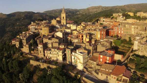 Oggi in Radio: Con "Weekend Live" alla scoperta dei borghi italiani più belli - Su RadioLive un doppio appuntamento
