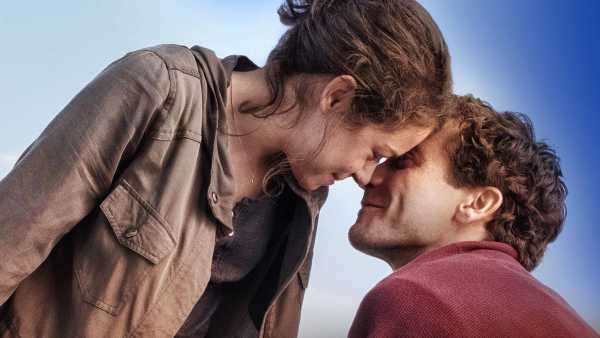 Stasera in TV: In prima visione su Rai3 "Stronger – Io sono il più forte" - Diretto da David Gordon Green con Jake Gyllenhaal, Tatiana Maslany, Miranda Richardson
