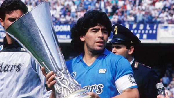 Stasera in TV: "AD10S Diego", su Rai1 una serata dedicata a Maradona - Un ultimo saluto con una raccolta delle più belle immagini Rai