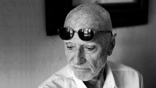 Oggi in Radio: "Prima Fila" ricorda il regista Mario Monicelli Su Radio1 anche il fotografo Neal Preston e il libro di Giorgio Panariello "Prima Fila" ricorda il regista Mario Monicelli Su Radio1 anche il fotografo Neal Preston e il libro di Giorgio Panariello 