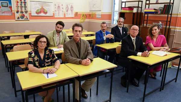 Stasera in TV: Su Rai2 il docu-reality "Il Collegio" - La giornata dello studente e la rivalità tra Andreini e Di Piero