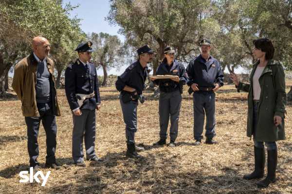 Ecco il trailer di "COPS - UNA BANDA DI POLIZIOTTI" con Claudio Bisio, Stefania Rocca e molti altri, in arrivo su SKY e in streaming su NOW TV Ecco il trailer di "COPS - UNA BANDA DI POLIZIOTTI" con Claudio Bisio, Stefania Rocca e molti altri, in arrivo su SKY e in streaming su NOW TV