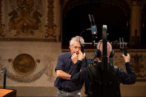 Baricco saluta Ferrara: "I teatri non devono spegnersi", finite le registrazioni per lo spettacolo su Beethoven