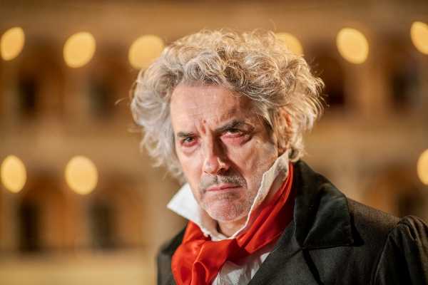 "Ludwig Van"- La prima di stagione del Teatro Verdi si trasforma in uno spettacolo digitale