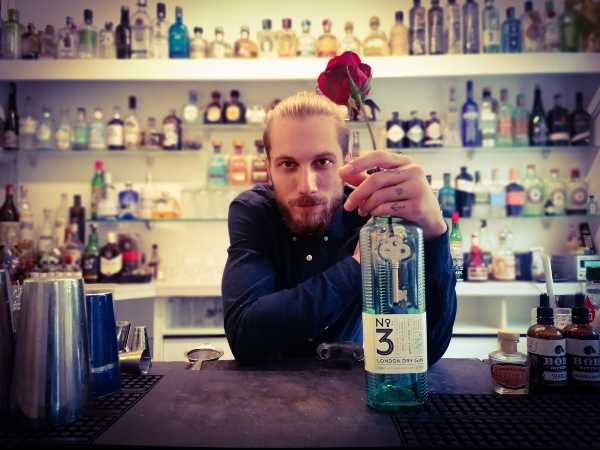 Il drink: 'EVELINA' di Pietro Testa, direttore e barman di Al Tagliando gin e tequila bar di Milano