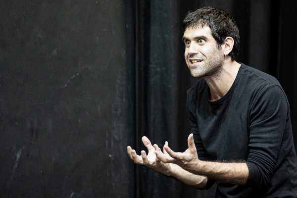 Dal TEATRO SANZIO DI URBINO live streaming de IL PRIMO MIRACOLO DI GESÙ BAMBINO con MATTHIAS MARTELLI