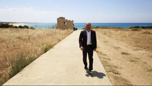Stasera in TV: Su Rai1 "Il gioco degli specchi" per Montalbano - Diretto da Alberto Sironi con Luca Zingaretti e Barbara Bobulova