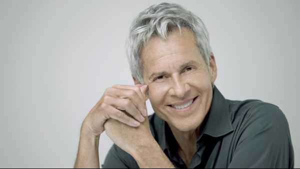 Stasera in TV: Su Radio2 Claudio Baglioni presenta il suo nuovo album. Un evento speciale anche in videostreaming su Rai Play e in differita su Rai Italia