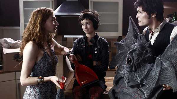 Oggi in TV: Al via su Rai Gulp (canale 42) la saga cinematografica per ragazzi "Sorelle Vampiro" - Primo appuntamento sabato 5 dicembre con "Vietato Mordere!"