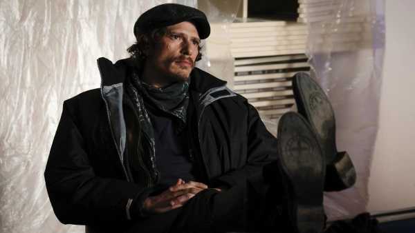 Stasera in TV: Su Rai2 proseguono le indagini de "L'Alligatore" - Con Matteo Martari, Thomas Trabacchi e Valeria Solarino