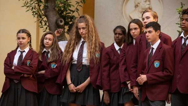 Stasera in TV: Ottavo e ultimo appuntamento per "Il Collegio" - Il docu-reality di Rai 2 ambientato nel 1992