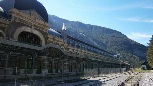Stasera in TV: I grandi dimenticati - Su Rai Storia (canale 54) la Stazione di Canfranc