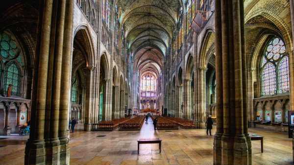 Stasera in TV: I segreti delle cattedrali - Su Rai Storia (canale 54) la basilica di Saint Denis