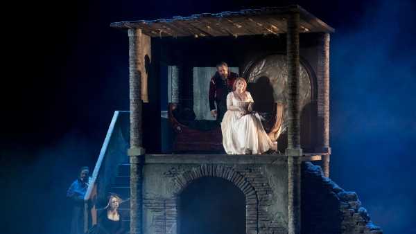 Stasera in TV: Il Rigoletto firmato John Turturro dal Massimo di Palermo - Su Rai5 (canale 23) la "prima" di una star di Hollywood