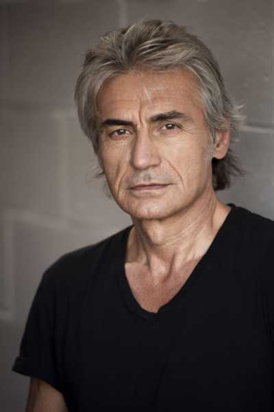 Escono l'album di inediti "7" e la raccolta "77+7" di LUCIANO LIGABUE, una doppia uscita discografica per celebrare 30 anni di straordinaria carriera Escono l'album di inediti "7" e la raccolta "77+7" di LUCIANO LIGABUE, una doppia uscita discografica per celebrare 30 anni di straordinaria carriera