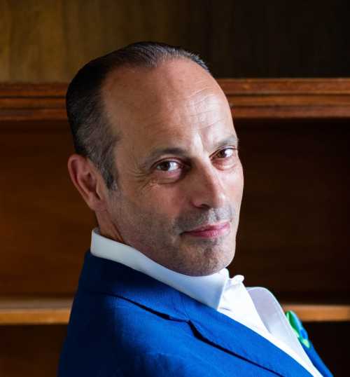 Nuova Consonanza: Stasera MARK MILHOFER, interprete dei Folksongs di Britten. Il celebre tenore inglese con Marco Scolastra al pianoforte live streaming su youtube. In programma anche quattro prime assolute su temi popolari italiani