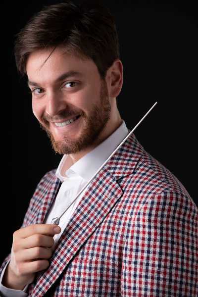Continua l’attività del Teatro Carlo Felice. A dirigere il prossimo concerto, trasmesso su Primocanale e in streaming, il giovane e già pluripremiato direttore Michele Spotti