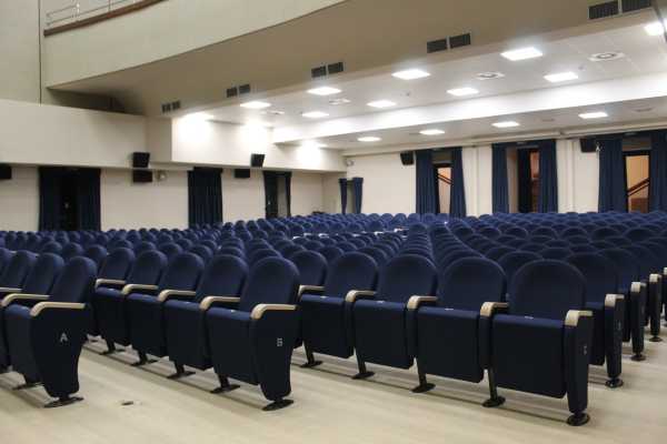 il Teatro Cinema Comunale di Pietrasanta torna a splendere, taglio del nastro è evento diretta tv-social con concerto di Michael Guttman