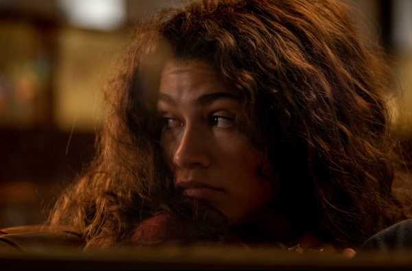 EUPHORIA - Oggi su Sky e NOW TV il primo dei due episodi speciali che faranno da ponte fra prima e seconda stagione del cult HBO con Zendaya