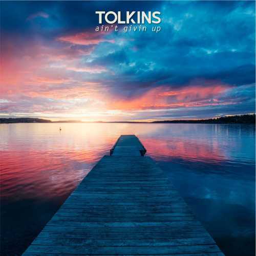 TOLKINS ci trasporta in un universo di spensieratezza, relax e “good vibes” con il suo primo Ep “AIN’T GIVIN UP”