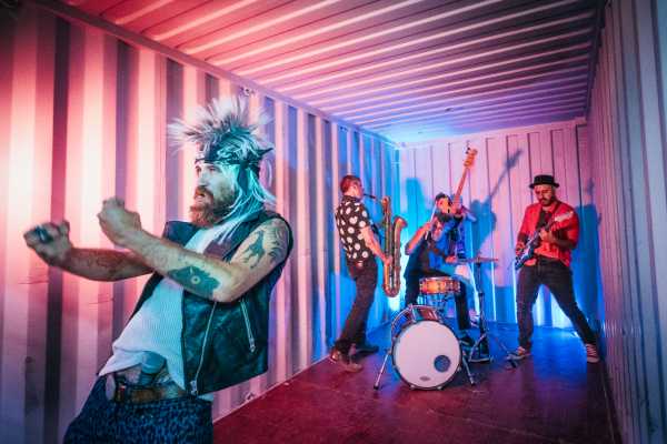 PORNOAMORE è il nuovo singolo della BABBUTZI ORKESTAR