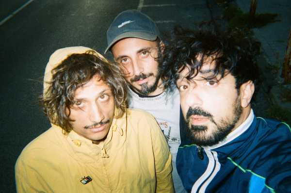 RIVA: CONFUSIONE è il nuovo singolo per Futura Dischi. La solitudine anti-social del sabato sera nell’electropop del trio napoletano