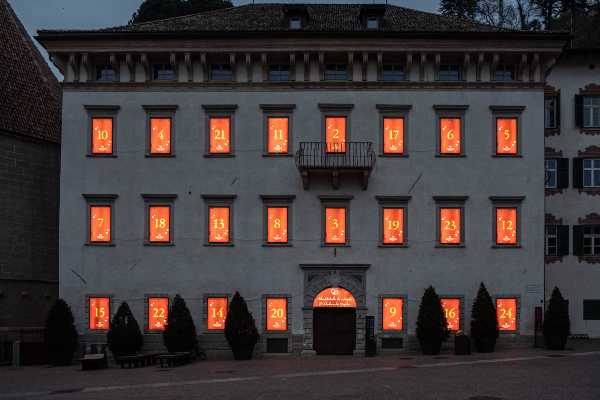 Il calendario d’Avvento dei desideri FONDAZIONE LENE THUN ONLUS illumina Merano