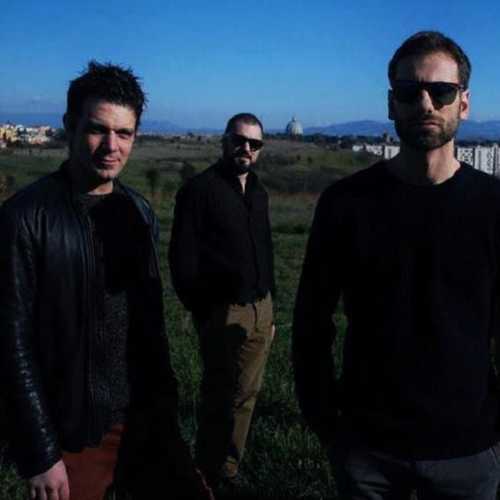 La band di origini romane JULIAN ROSS esordisce con "Come ti va" un pop-rock elettronico fra analogico e digitale