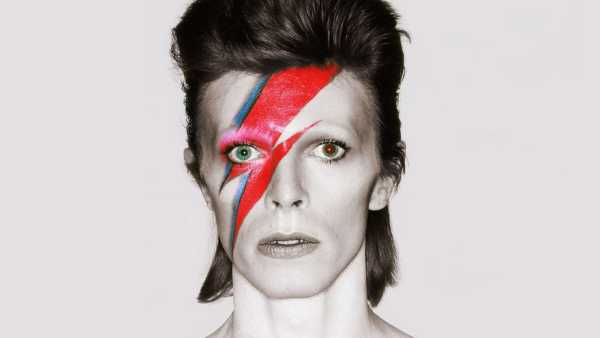 Stasera in TV: In prima tv "David Bowie. London Boy" - Su Rai5 (canale 23) la giovinezza del Duca Bianco