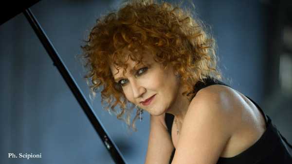 Stasera in TV: Fiorella Mannoia torna in tv con il nuovo programma "La Musica che gira intorno" - Su Rai1 due appuntamenti speciali, il 15 e il 22 gennaio, con i grandi dello spettacolo