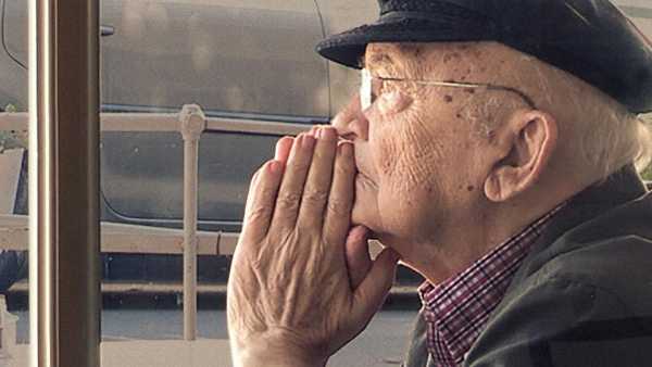 Stasera in TV: Aharon Appelfeld. Kaddish per i bambini - Su Rai5 (canale 23) l'omaggio allo scrittore israeliano