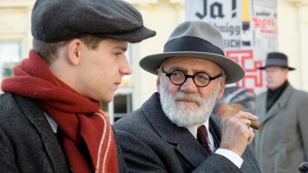 Stasera in TV: Su Rai3 in prima assoluta"Il Tabaccaio di Vienna" Con Simon Morzé, Bruno Ganz e Johannes Krisch